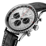 Cassa in acciaio inossidabile e bracciale in metallo acciaio del Breitling Navitimer B01 Chronograph 43, con lunetta bidirezionale e vetro zaffiro anti-riflesso.